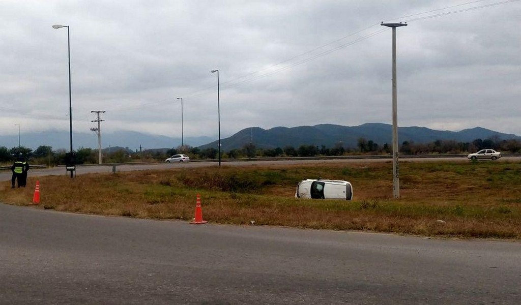 Impactante vuelco en la Circunvalación Oeste