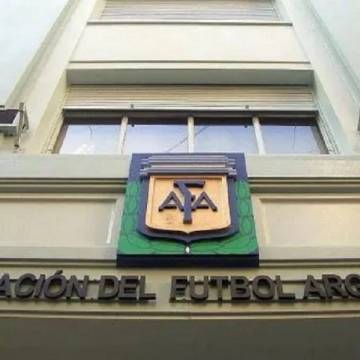 El presidente Milei le quita beneficios a la AFA