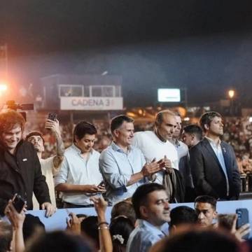 Milei recibió una ovación en Jesús María y causo preocupación en el peronismo