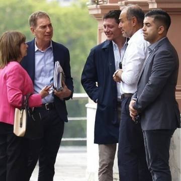 Crisis con los créditos hipotecarios / Ministros piden sacar a Adorni de la Jefatura