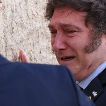 EN PICADA / MILEI SE DESPLOMA POR DEBAJO DEL 30 % EN LAS ENCUESTAS