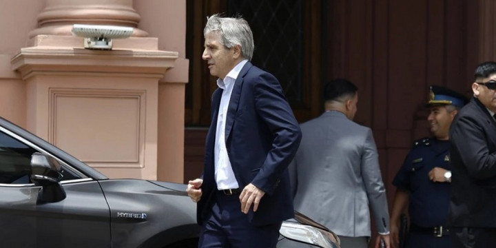 Caputo consiguió un préstamo de USD 3.000 millones y evita el default