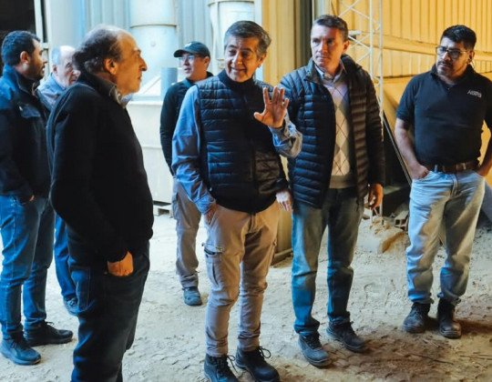El secretario de Minería visitó una planta cerámica en el parque industrial