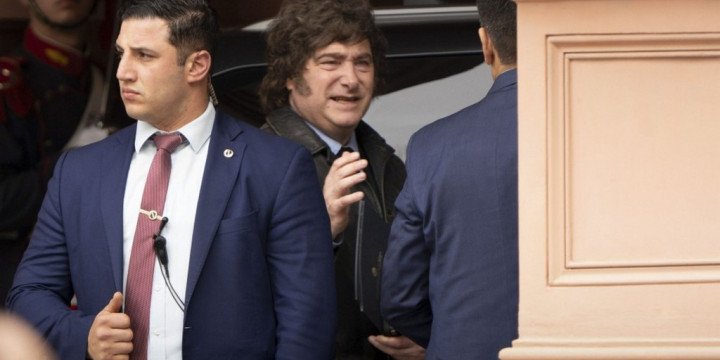 Milei echó a casi todo el personal de Olivos furioso por la cocina y las filtraciones
