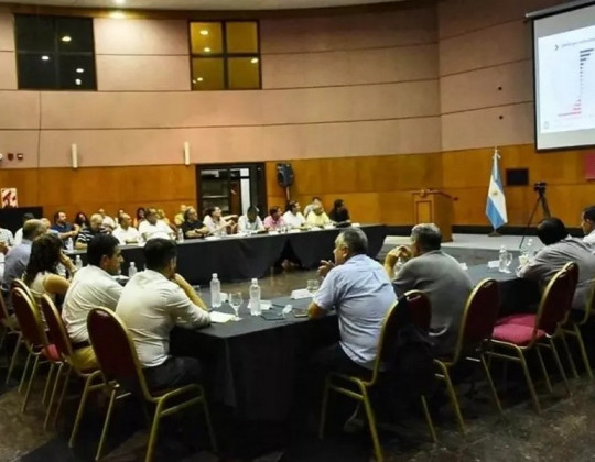 Terminó la primera reunión por paritarias ¿Qué dijeron los gremios y el Ejecutivo?