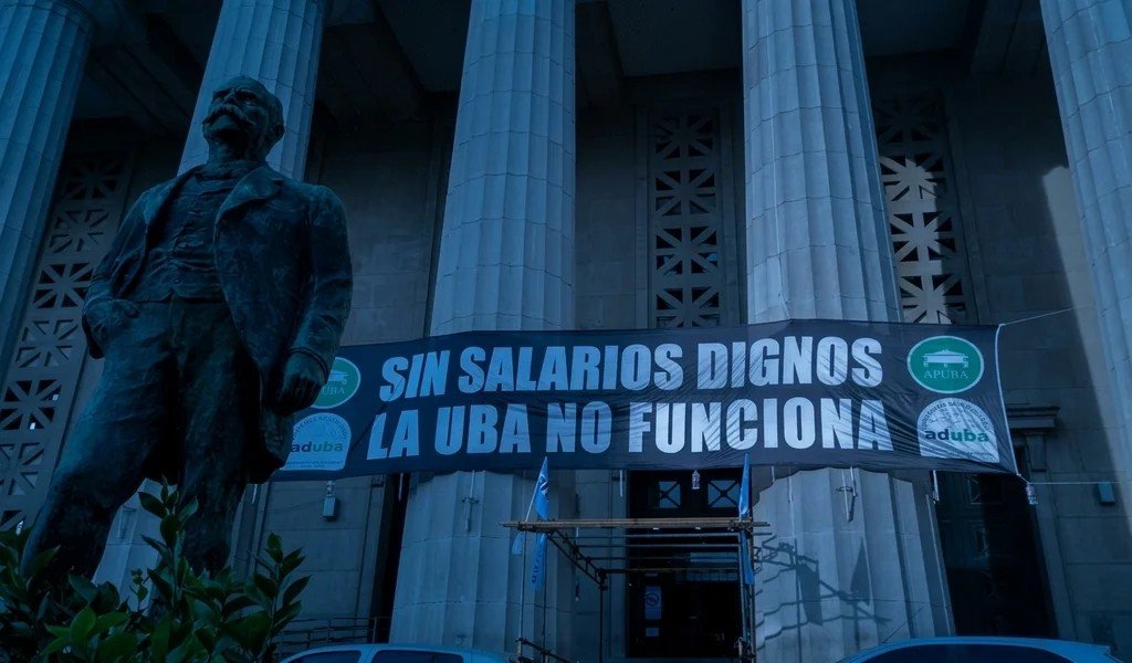 Milei exige auditorías a las universidades mientras se resiste a cumplir la ley que garantiza su financiamiento