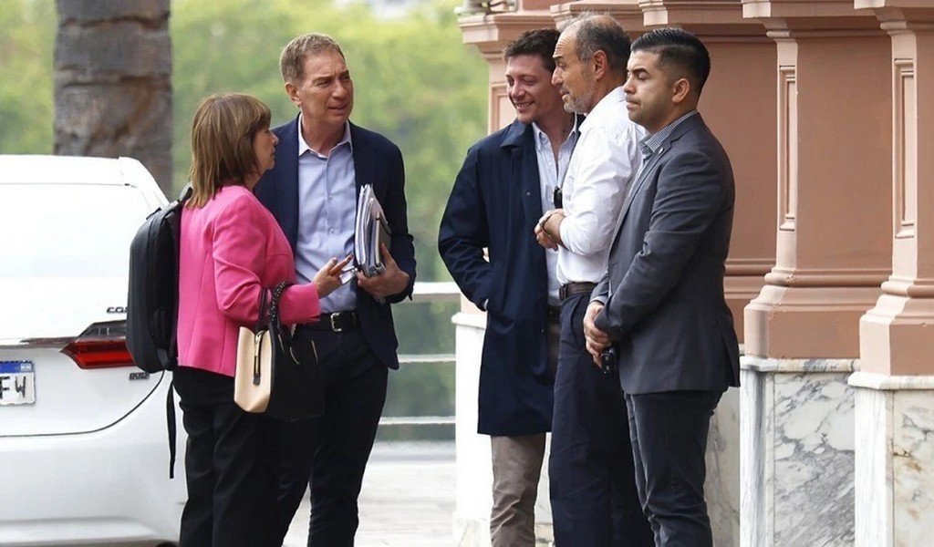 Crisis con los créditos hipotecarios / Ministros piden sacar a Adorni de la Jefatura