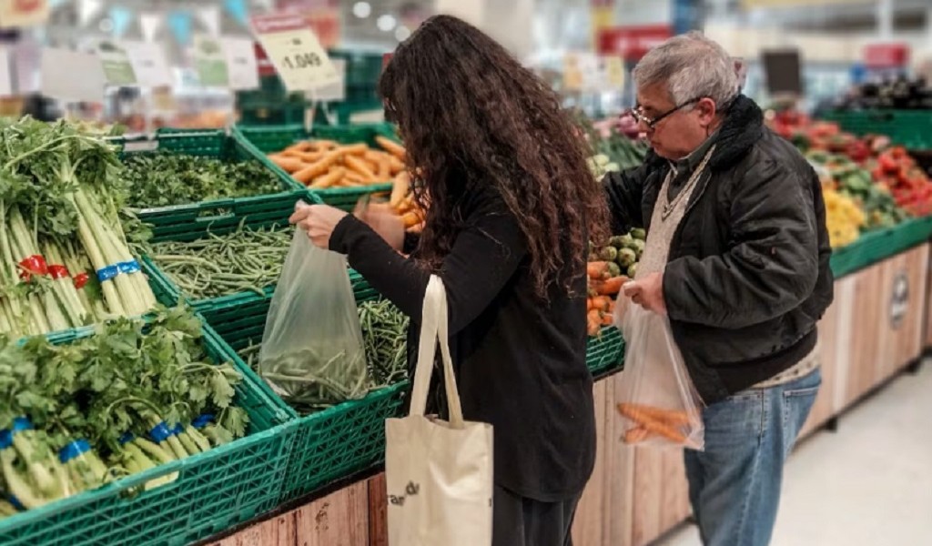 El consumo sufrió una caída mensual en julio