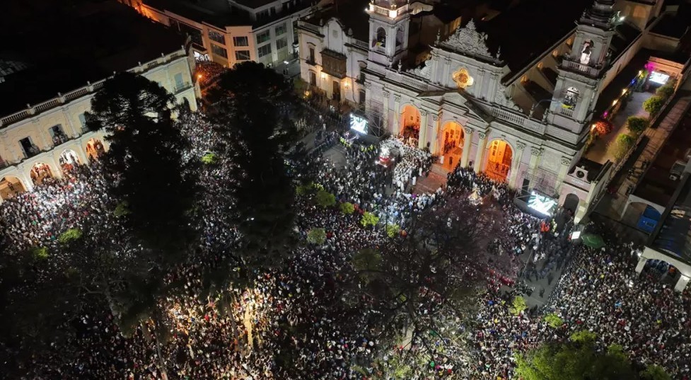 El pueblo de Salta renovó su Pacto de Fidelidad y amor con el Señor y la Virgen del Milagro