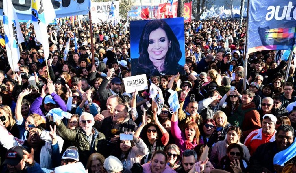 “Vamos a volver”: Cristina Kirchner pelea por su centralidad, lanzó una invitación al PJ y piensa en 2027