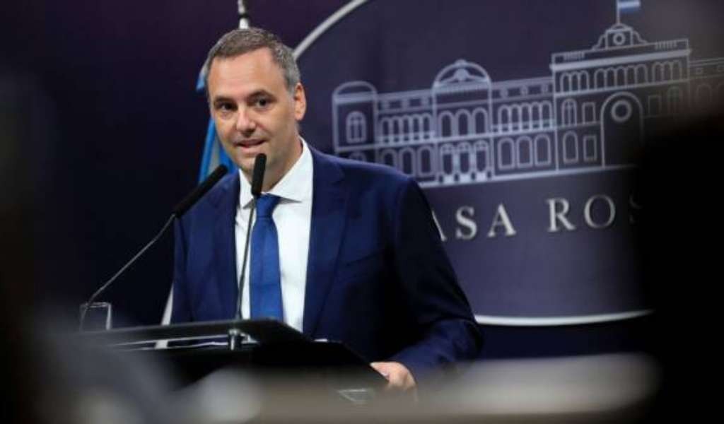 El Gobierno anunció que los presos no podrán tener celulares ni ser beneficiarios de planes sociales