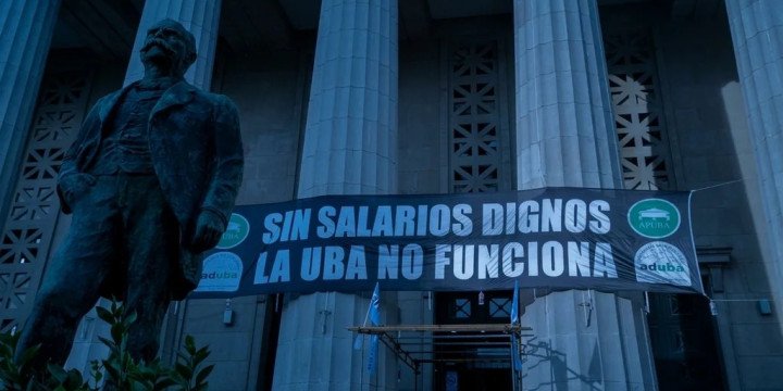 Milei exige auditorías a las universidades mientras se resiste a cumplir la ley que garantiza su financiamiento